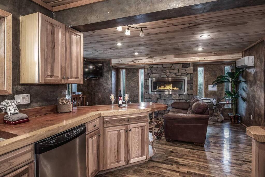 Redwood In The Historic Upper Canyon Ruidoso Exterior photo