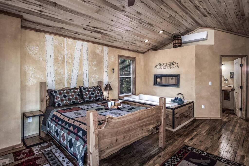 Redwood In The Historic Upper Canyon Ruidoso Exterior photo