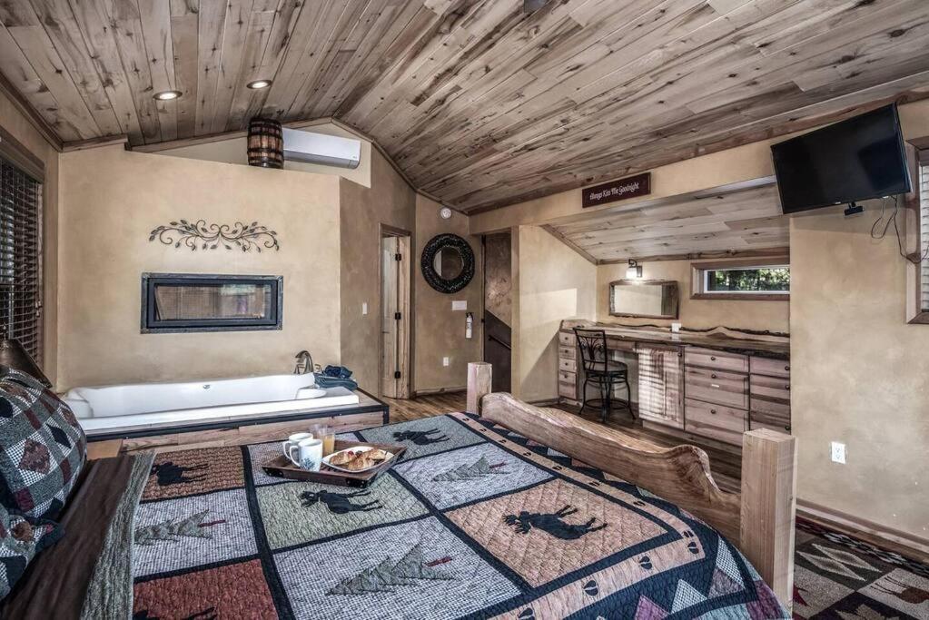 Redwood In The Historic Upper Canyon Ruidoso Exterior photo