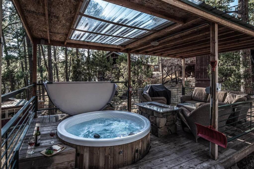 Redwood In The Historic Upper Canyon Ruidoso Exterior photo
